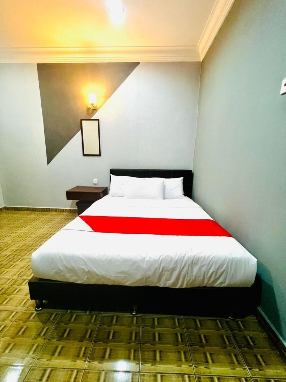 Daily Inn Hotel Мерсинг Экстерьер фото