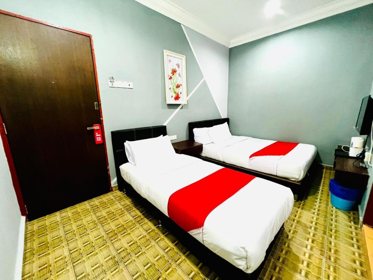 Daily Inn Hotel Мерсинг Экстерьер фото