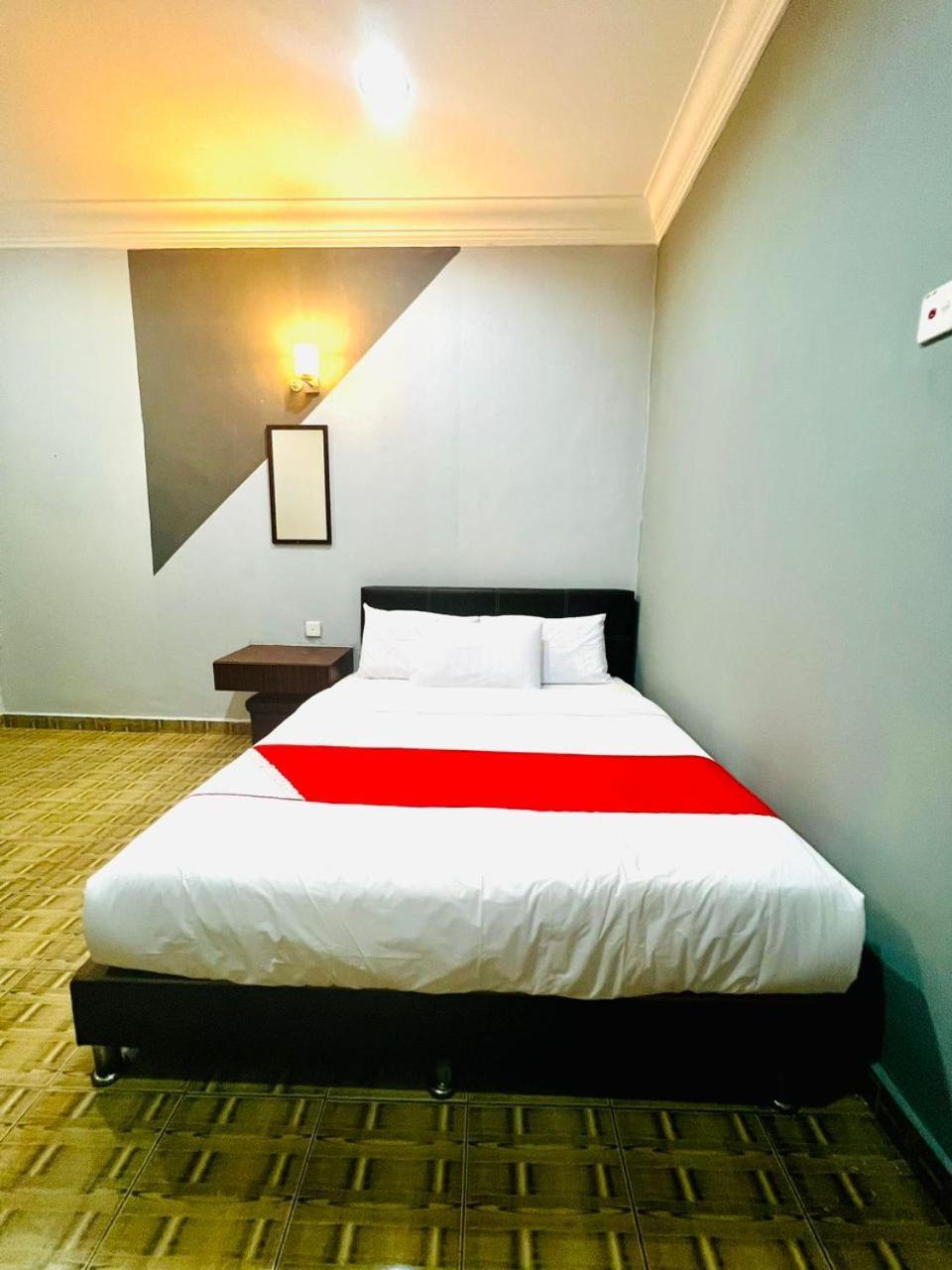 Daily Inn Hotel Мерсинг Экстерьер фото